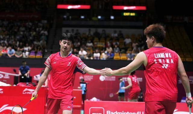 爱游戏官网-史诗对决！羽毛球上演极限翻盘的简单介绍