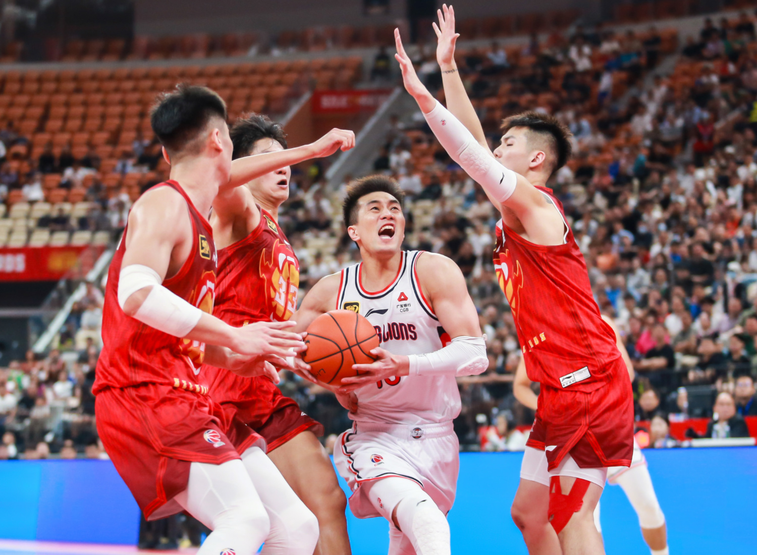 爱游戏在线-76人逆转凯尔特人，郭艾伦带队取胜