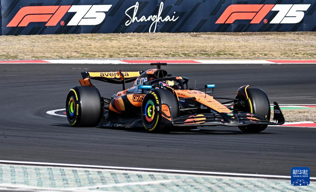 爱游戏官网-梅赛德斯翻盘红牛二队，汉密尔顿刷新纪录