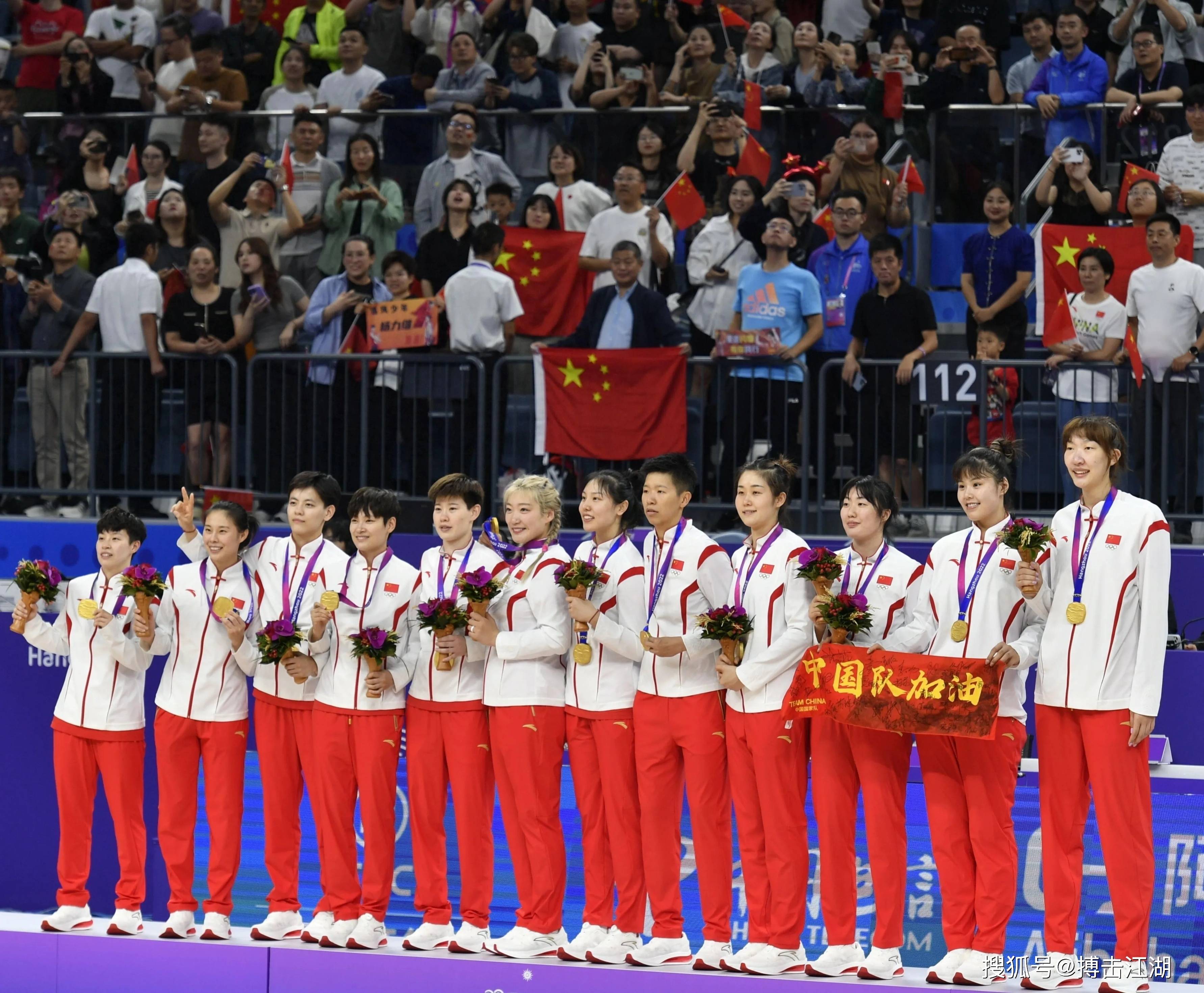 泰国队绝杀日本队，黄鸭组合状态火热