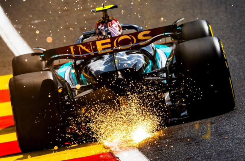 爱游戏娱乐-雷诺车队险胜梅赛德斯，维斯塔潘状态火热