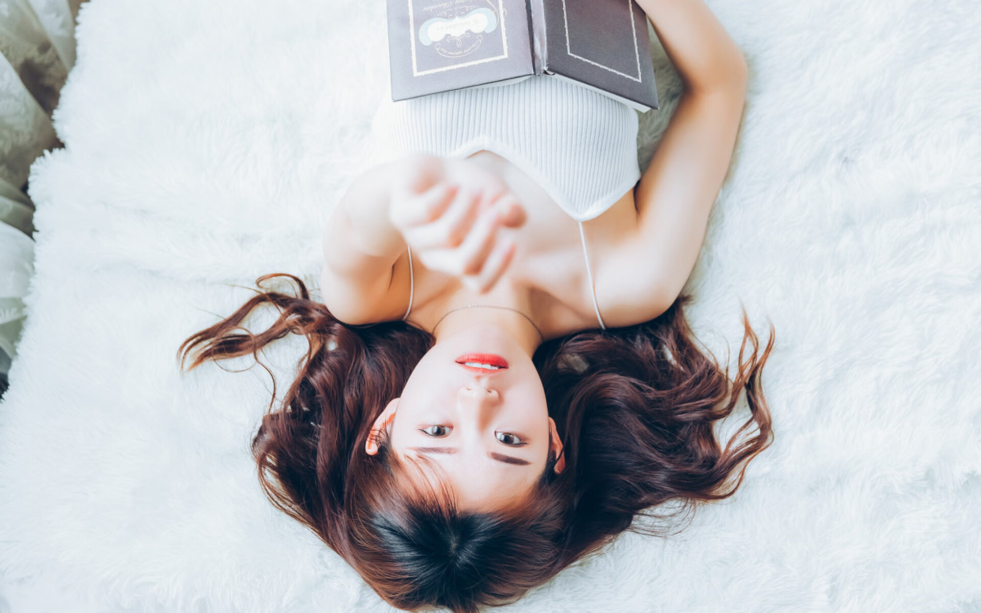 三分雨VS变向魔术，欧文末节19分导演跨联赛逆袭