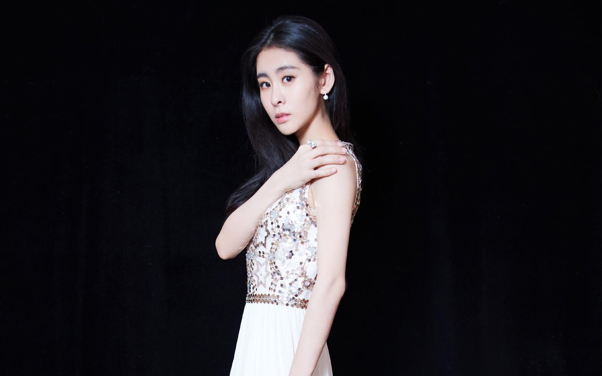 爱游戏tv-双重绿茵，预言与引擎