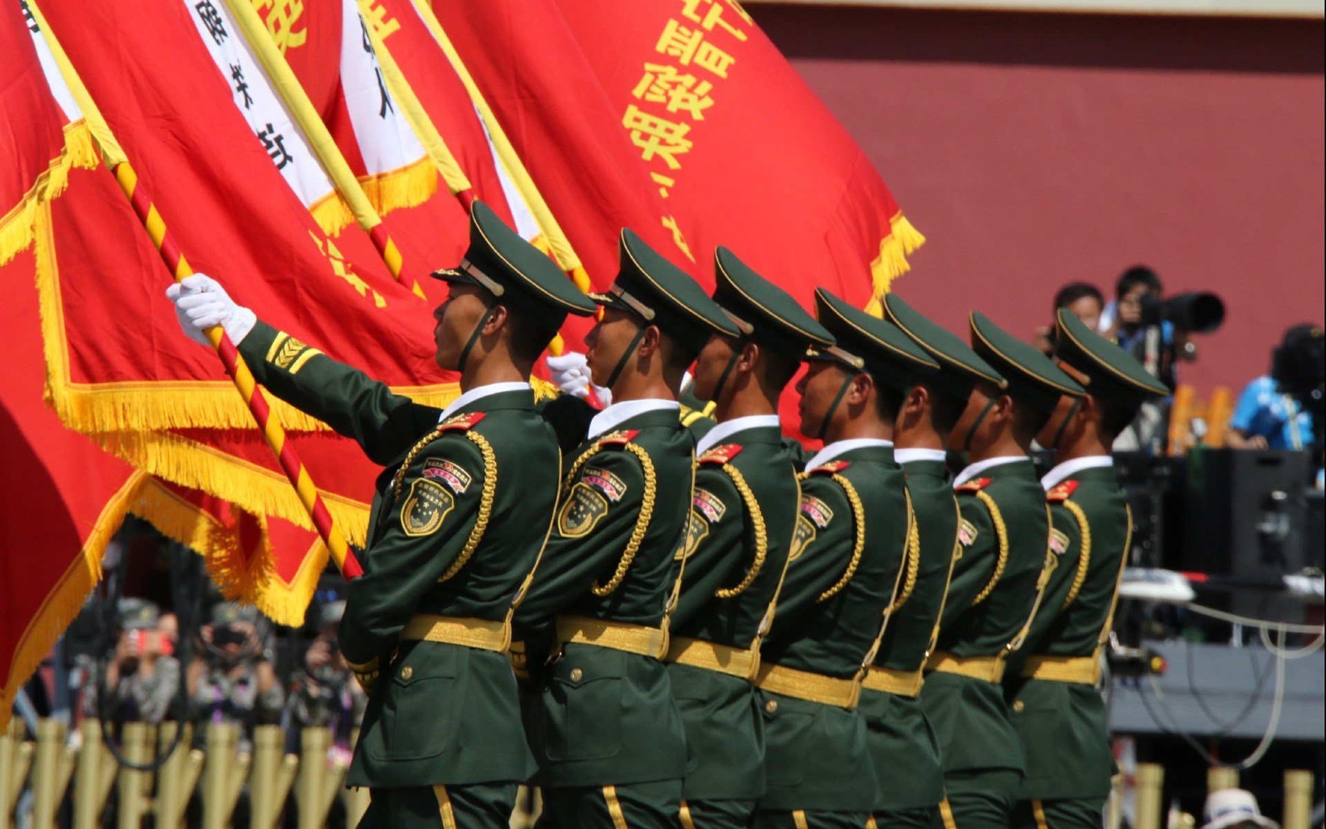 火山对阵大理石,当新西兰的原始地貌撞上金玟哉的浮雕舞台